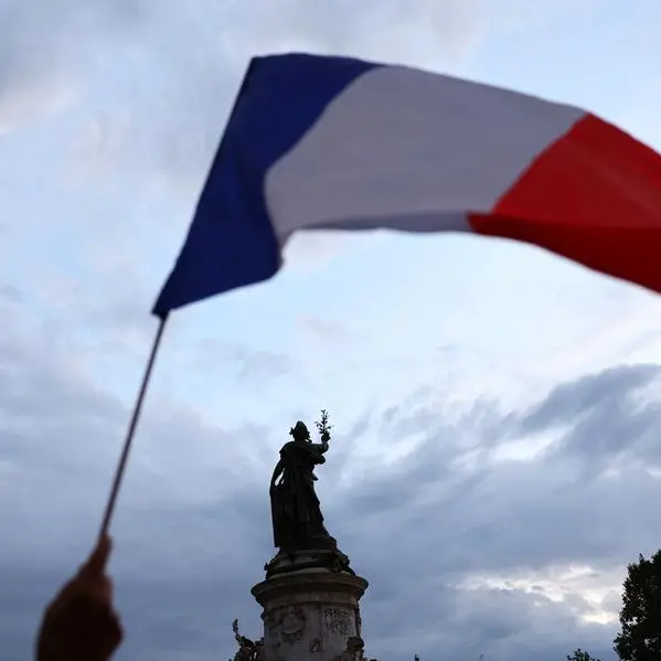 Risk premium on French government bonds drops after elections
