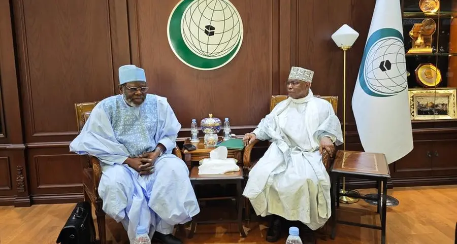 Hissein Taha receives the Permanent Representative of Cameroon to the OIC