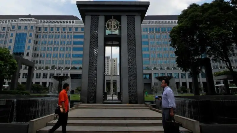 Foreigners resume Asia bond purchases in April