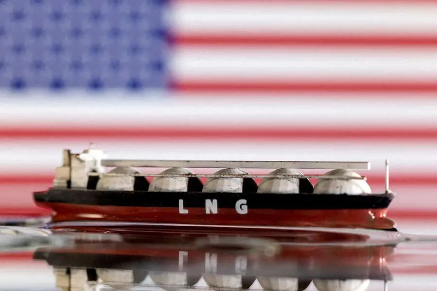 FILE PHOTO: Model of LNG tanker is seen in front of the U.S. flag in this illustration taken May 19, 2022. REUTERS/Dado Ruvic/Illustration/File Photo , Reuters/REUTERS