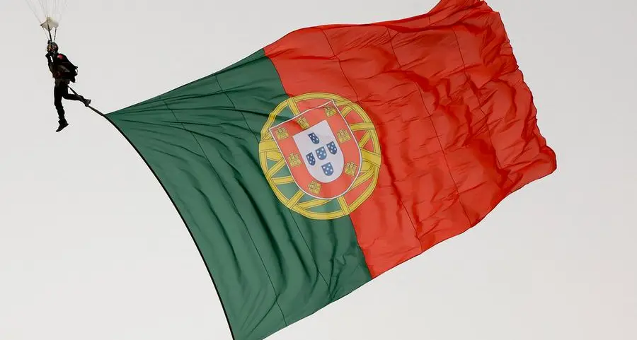 Portugal to swear in already fragile government