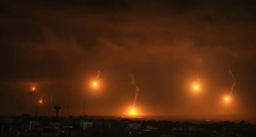 مُحدث- عودة القصف الإسرائيلي على غزة وتوقف دخول المساعدات بعد انتهاء هدنة مؤقتة