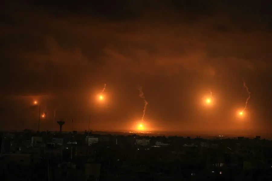 مُحدث- عودة القصف الإسرائيلي على غزة وتوقف دخول المساعدات بعد انتهاء هدنة مؤقتة