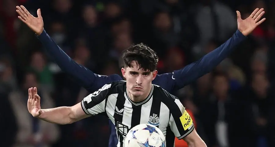 Newcastle inflict more misery on Man Utd, Arsenal extend Premier League lead
