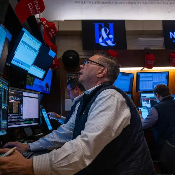 Stock markets diverge, as oil prices cool