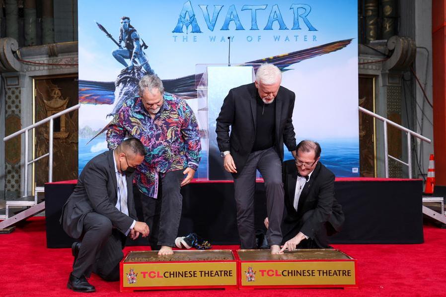 James Cameron celebrated in Hollywood amid 'Avatar' success