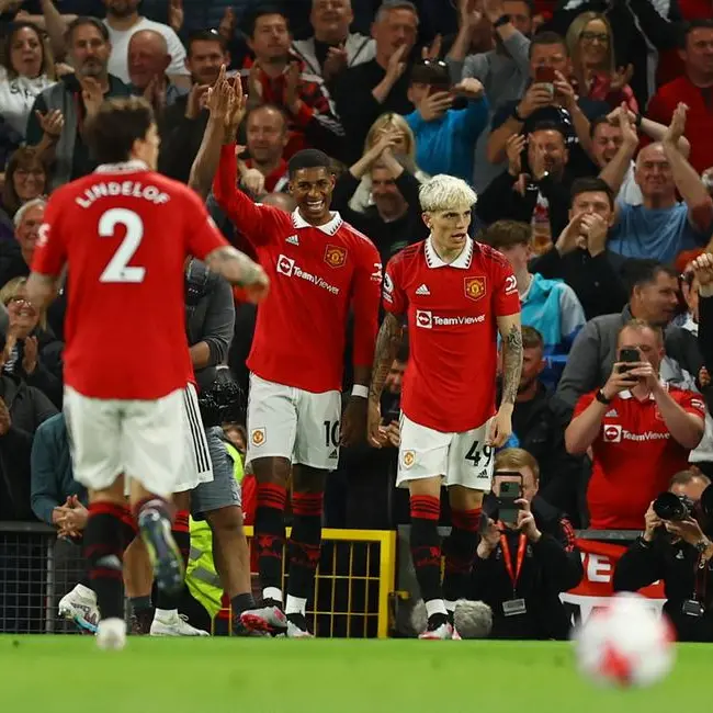 Manchester United back in Champions League with 4-1 rout of Chelsea