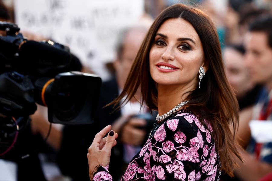 Emirates names Penelope Cruz as new global face – Aviation Industry News