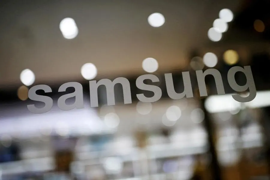 FILE PHOTO: The logo of Samsung Electronic is seen at its headquarters in Seoul, South Korea, April 4, 2016. REUTERS/Kim Hong-Ji/File Photo , Reuters