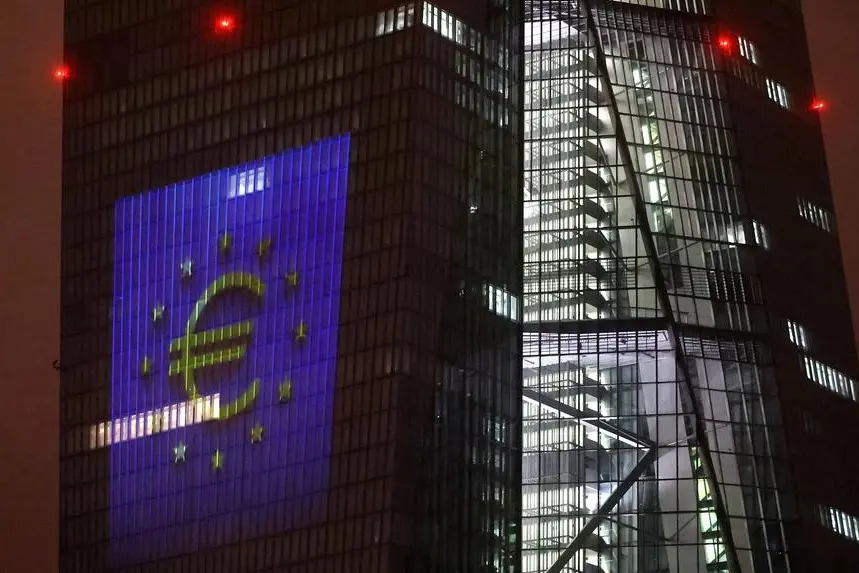 FILE PHOTO: European Central Bank (ECB) headquarters building is seen during sunset in Frankfurt, Germany, January 5, 2022. REUTERS/Kai Pfaffenbach/File Photo , Reuters
