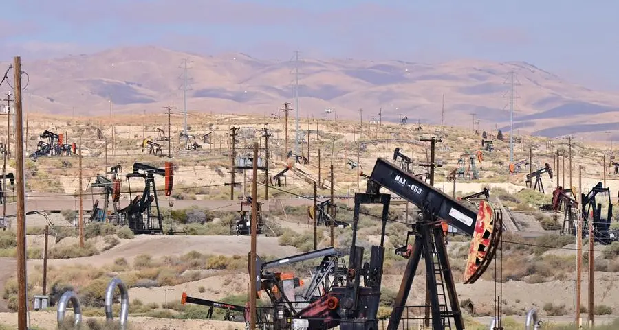 Oil sinks on de-escalation hopes despite Iran strike