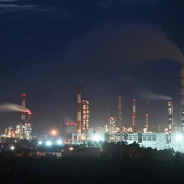 Brent holds above $100 in tussle between supply, recession fears