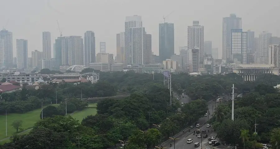 Philippine smog prompts health warnings, school closures
