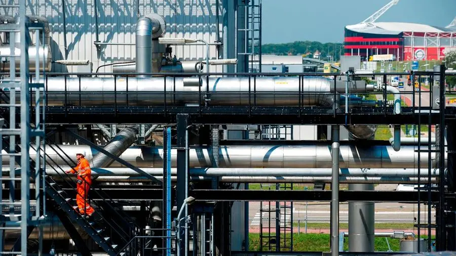 UAE's TAQA, EWEC close $980mln for Al Dhafra power plant