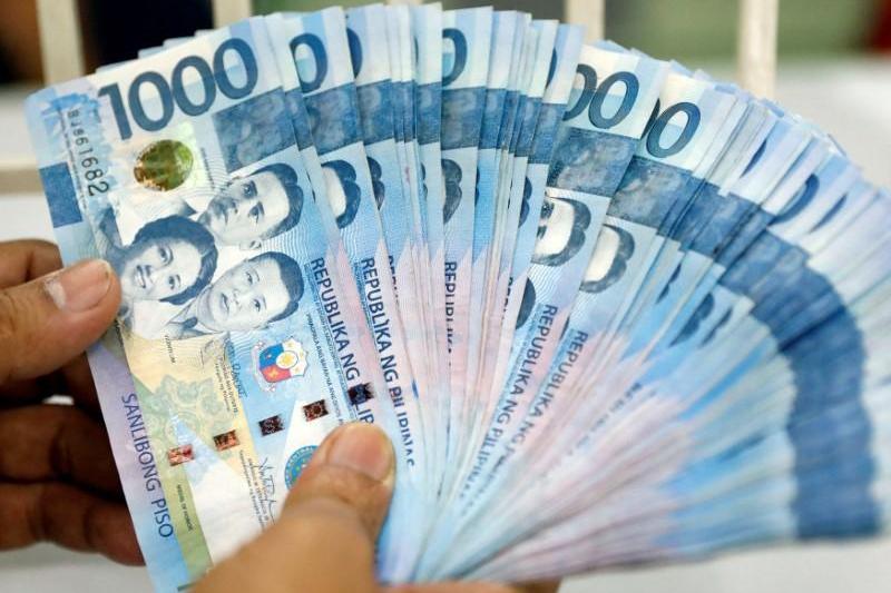 Emerging Markets Indian rupee Philippines peso set for worst year since 2013