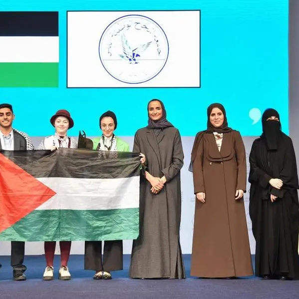 HE Sheikha Hind bint Hamad Al Thani presents Palestinian An-Najah National University with the Winners’ title for the 7th International Universities Debating Championship