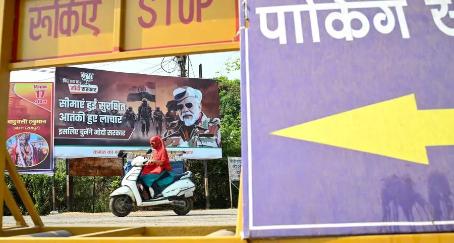 Indian election resumes as heatwave hits voters