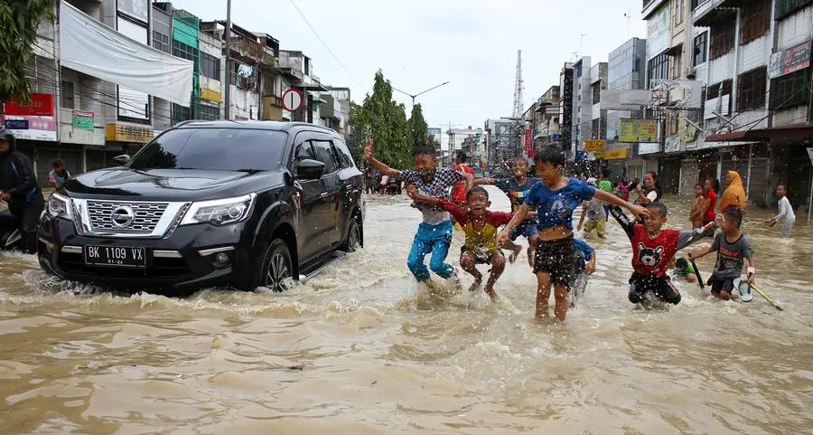 Indonesia quake survivors appeal for supplies as rain hampers rescue
