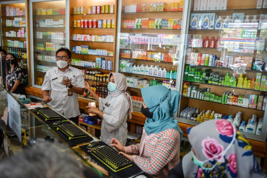 Indonesian families sue drug regulator, govt after children die of