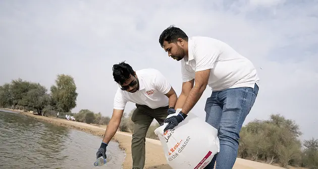 مجموعة دلسكو وبلدية دبي تنظمان مبادرة \"ساعة مع عامل النظافة\" احتفالاً بيوم البيئة الوطني السابع والعشرين في الإمارات
