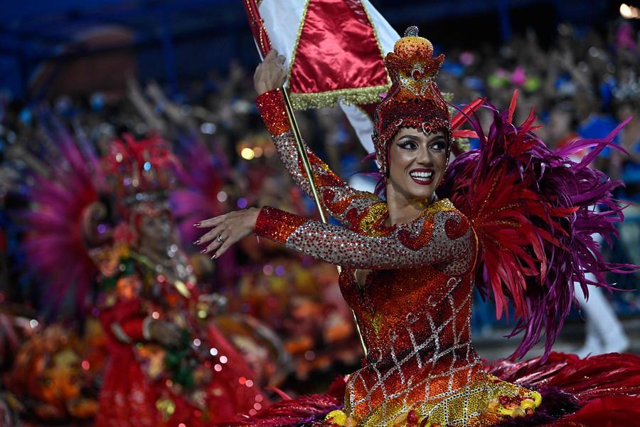 Rio De Janeiro, Brazil. 19th Feb, 2023. Problem in the coupling of the GRES  Unidos de Bangu float during the Serio Ouro Samba School Parade at the Rio  Carnival, held at the