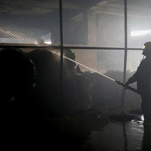 مُحدث- شرطة أبوظبي: السيطرة على حريق اندلع بمستودع في منطقة مصفح دون إصابات