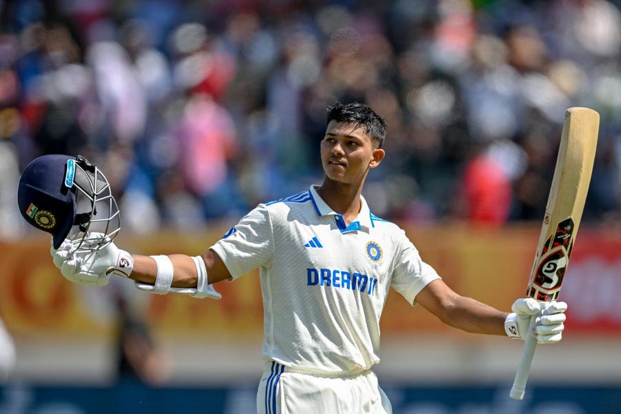 Jaiswal hits 214 as India set England 557 to win Test