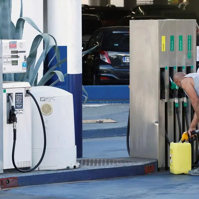 France to allow loss-making petrol sales to bust fuel inflation
