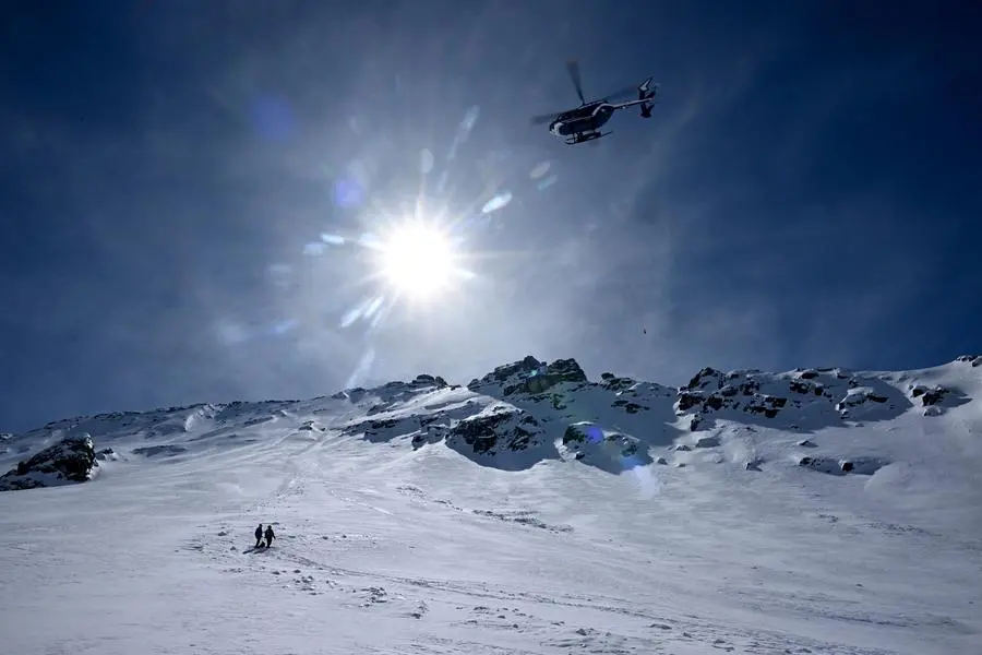 Avalanche kills 2 skiers and injures another on Mont Blanc