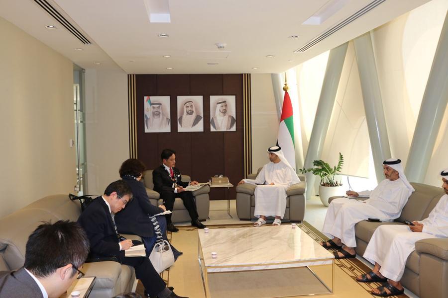 Thani Al Zeyoudi博士は日本側の大臣と会い、両国経済協力の強化について議論する。