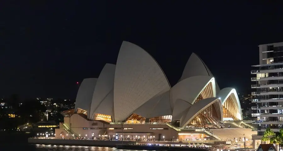 Lightning bolt scorches four people near Sydney Opera House