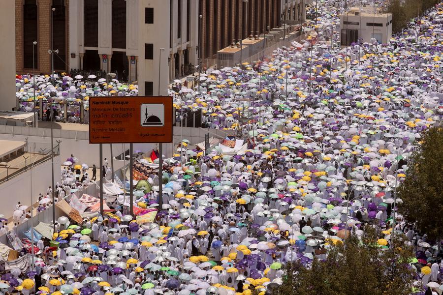 Haj pilgrims start walking on world’s longest pedestrian path as