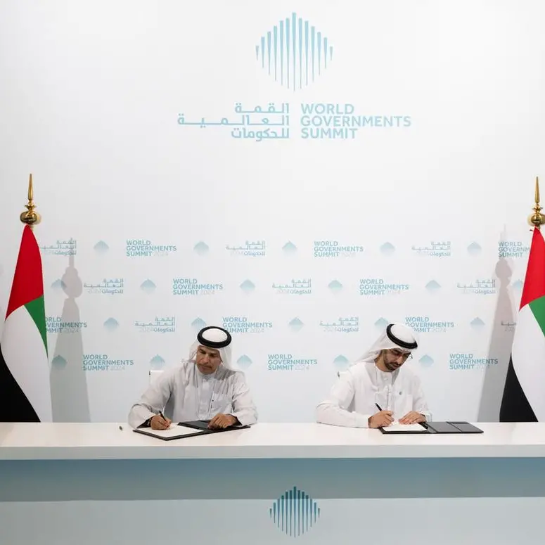 مكتب الذكاء الاصطناعي و\"الإمارات العالمية للألمنيوم\" يوقعان اتفاقية تعاون لتعزيز تطبيقات التكنولوجيا في القطاع الصناعي