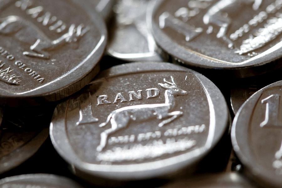 South African rand extends losses as risk sentiment sours