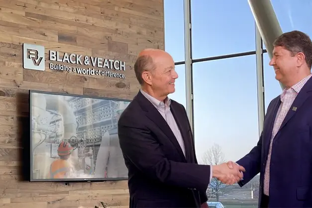 <p>Black &amp; Veatch&#39;s outgoing chairman and CEO Steve Edwards (L) with his successor Mario Azar</p>\\n