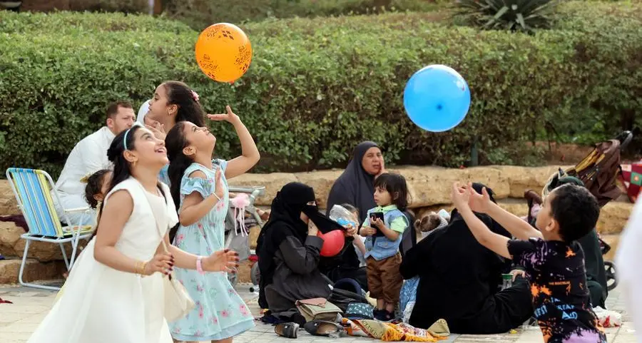 مُحدث- يوم الجمعة أول أيام عيد الفطر في 5 دول خليجية ومصر