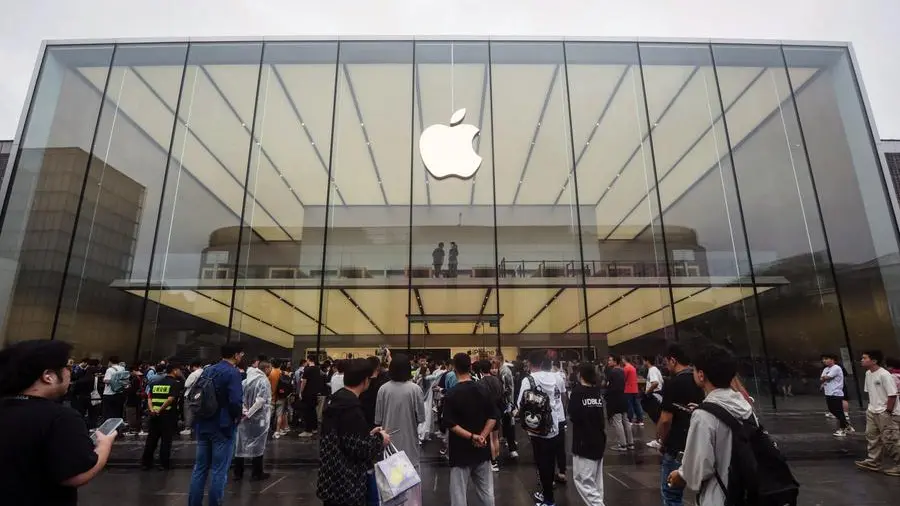 iPhone 15 frenzy: Massive queues at Apple Stores