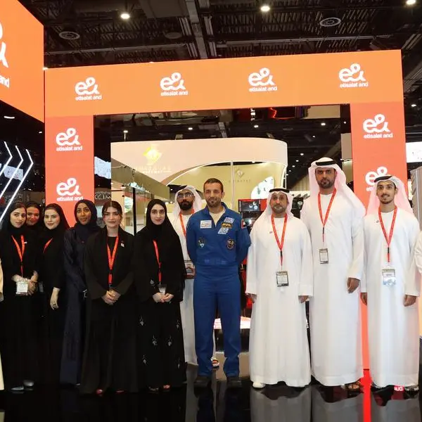E& unveils opportunities for Emirati talents at National Service Career Fair