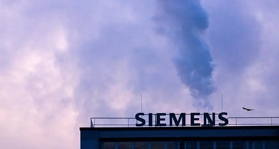 Siemens sticks to outlook as profits jump