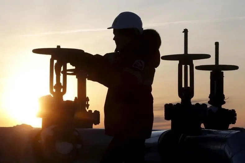 Oil prices rise, tight supply back in focus