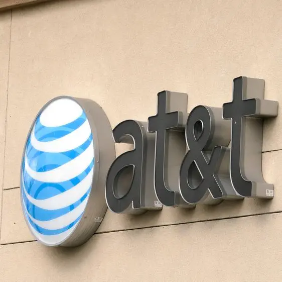 AT&T bets on new technology to build US telecom network