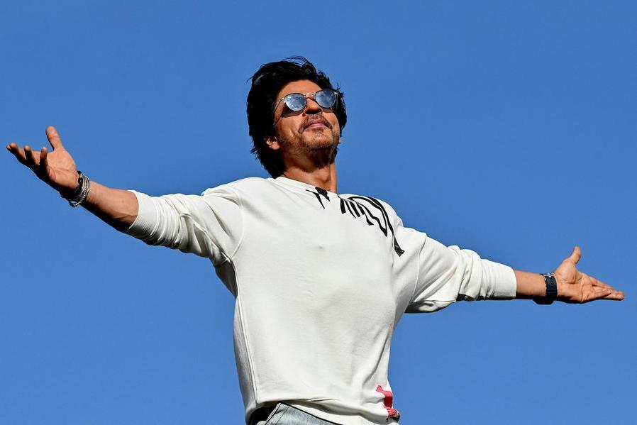 Shah Rukh Khan fans left in awe as the Pathaan star's total outfit