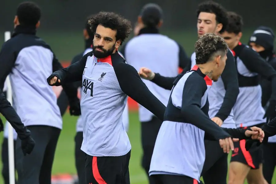 Liverpool\\'s Egyptian striker Mohamed Salah (L) and teammates take part in a team training session at the AXA Training Centre in Liverpool, north-west England on February 20, 2023, on the eve of the UEFA Champions League round of 16 first leg football match against Real Madrid. (Photo by Lindsey Parnaby / AFP)