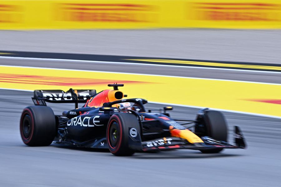 Verstappen domina la práctica del Gran Premio de España, alabando el nuevo diseño