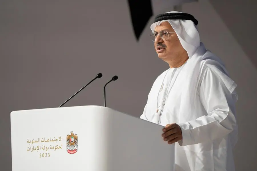 أنور قرقاش: القيادة الإماراتية طموحة وتثق في قدرات شعبها وتحرص
