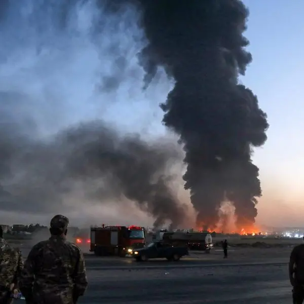Fire at Iraqi oil refinery injures 10: civil defence