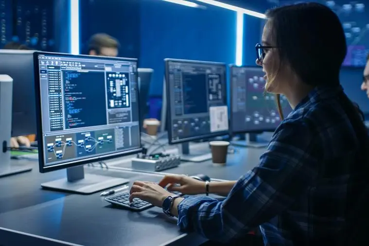 Smart Female IT Programer Working on Desktop Computer in Data Center System Control Room. Team of Young Professionals Doing Code Programming , Gorodenkoff - stock.adobe.com