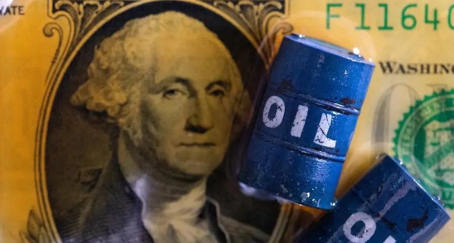 Oil falls as US rate hike expectations offset tight supply outlook