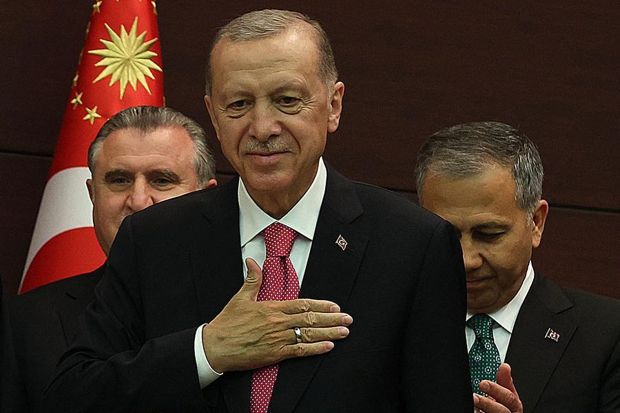 Erdoğan, göreve başladıktan sonra yeni hükümeti açıkladı