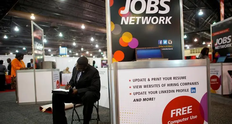 US weekly jobless claims unchanged; layoffs decline in April